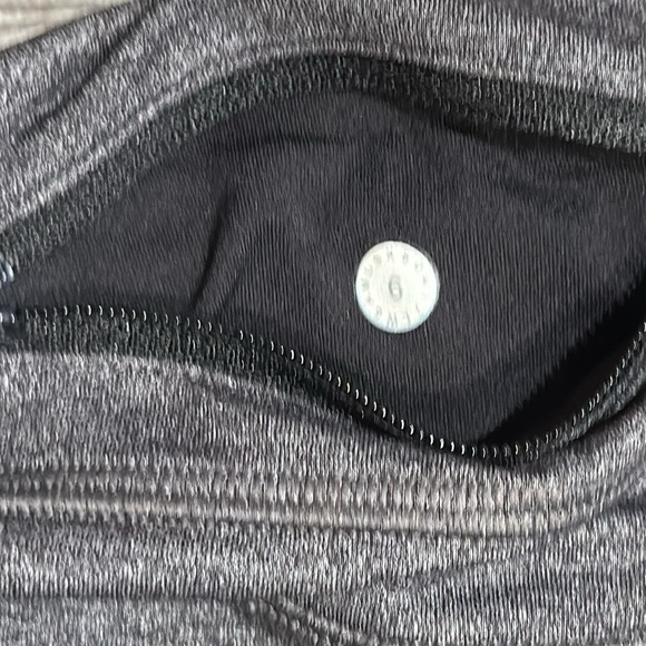 Lululemon Capris, Size 6 - Picture 3 of 4